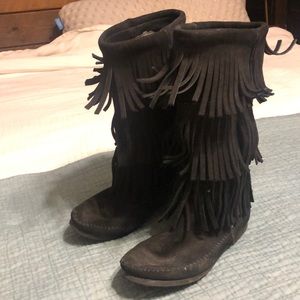 Minnetonka fringe boot